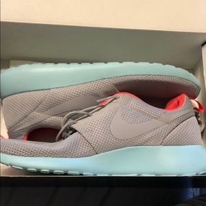 Nike Roshe Run ID size 11.5 yeezy colors!